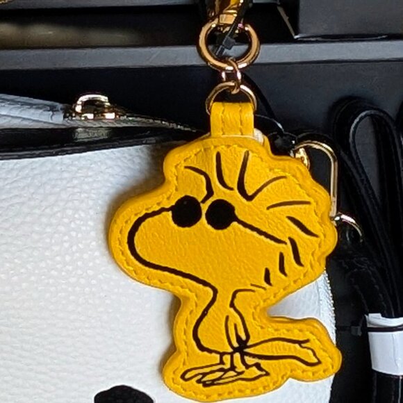 NIB Adorable 3 Pcs PEANUTS Crossbody Bag, 2 Bag Charms Gift set - Picture 4 of 6